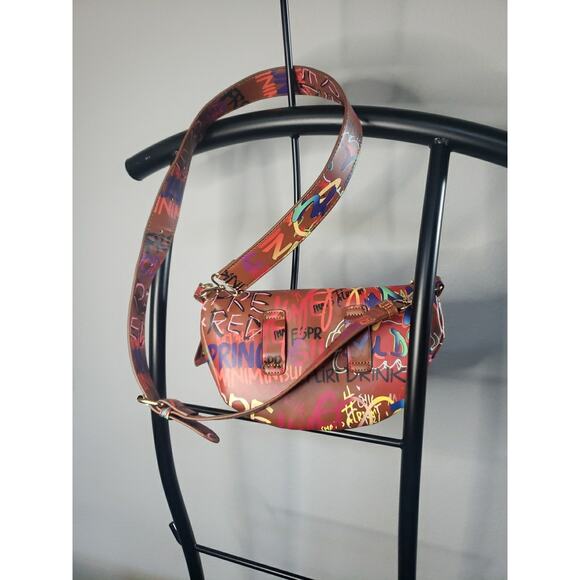 Multicolor Graffiti Clutch Bag With Gold Color Chain Faux Leather - Picture 3 of 6